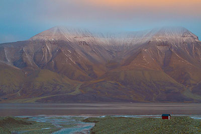 How to get to Svalbard: sky or sea?